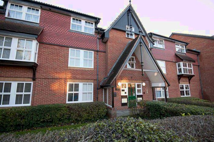 2 Bedroom Apartment To Rent In Grange Crescent, Dartford, DA2