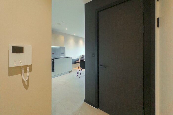 1 Bedroom Apartment To Rent In Spinners Way, Manchester, M15