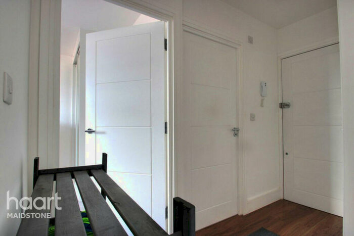 2 Bedroom Apartment For Sale In Lower Stone Street, Maidstone, ME15