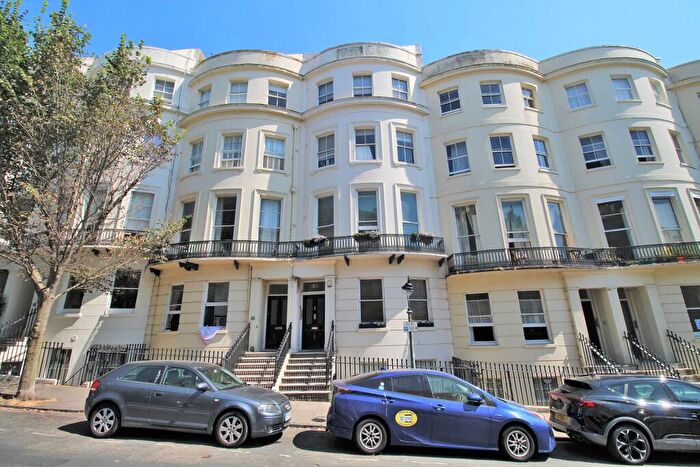 2 Bedroom Flat For Sale In Brunswick Place, Hove, BN3