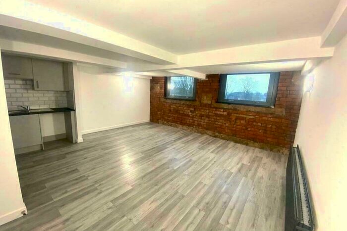 2 Bedroom Duplex To Rent In Whingate, Leeds, West Yorkshire, LS12