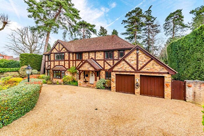 5 Bedroom Detached House For Sale In Blackdown Avenue, Pyrford, Surrey, GU22