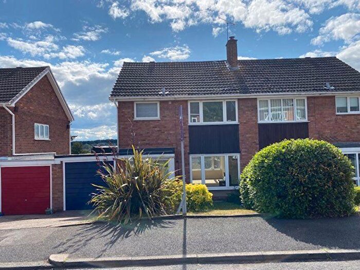 3 Bedroom Semi-Detached House To Rent In Maidstone Drive, Wordsley, DY8