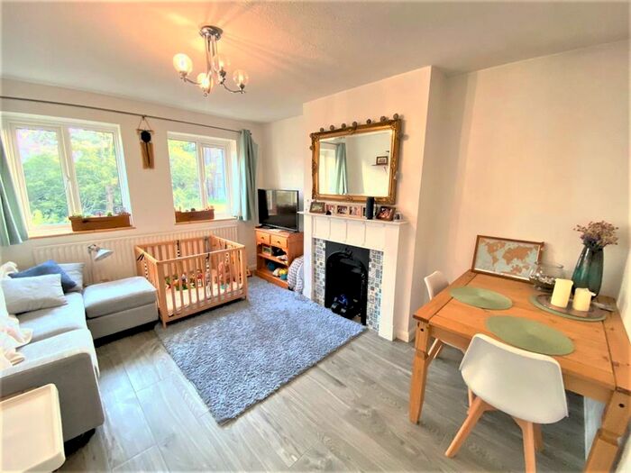 2 Bedroom Flat To Rent In Oakwood House, South Bank, Surbiton, London, KT6