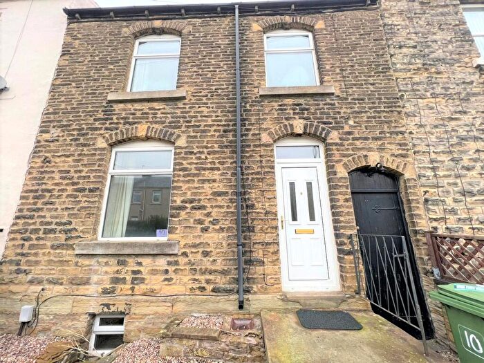 3 Bedroom Terraced House To Rent In Brook Street, Moldgreen, Huddersfield, West Yorkshire, HD5
