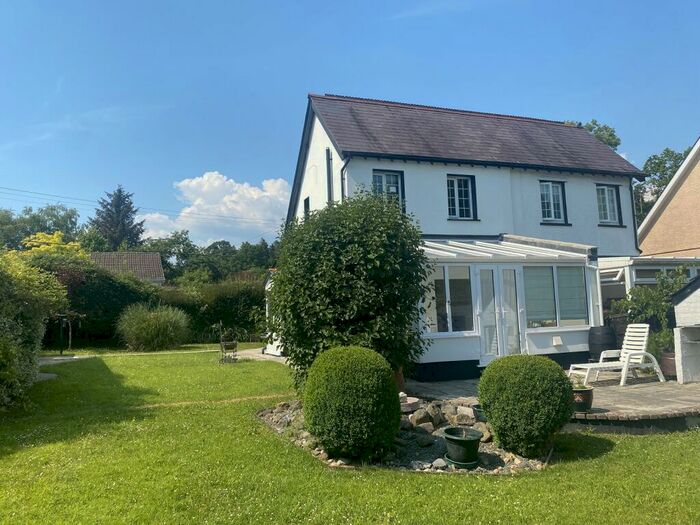 2 Bedroom Semi-Detached House For Sale In Cwrt Henri, Carmarthen, Carmarthenshire., SA32