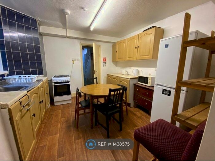 4 Bedroom Flat To Rent In Hamlets Way, London, E3