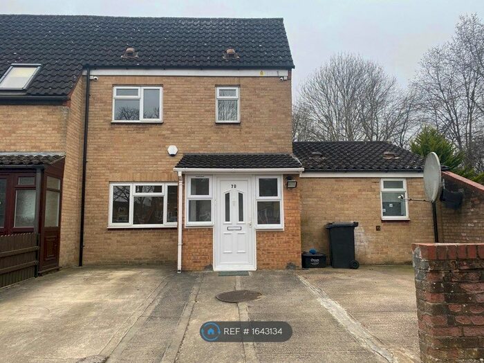 4 Bedroom Semi-Detached House To Rent In Godolphin Close, Swindon, SN5