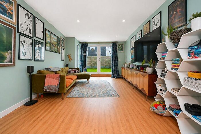 2 Bedroom Flat For Sale In Andre Street, Hackney, E8