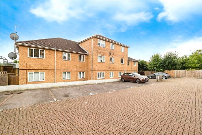 2 Bedroom Flat For Sale In Collier Row Road, Romford, RM5