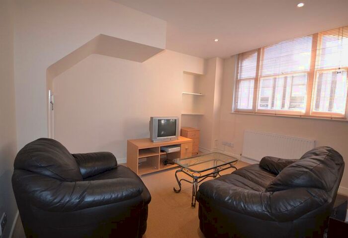 1 Bedroom Flat To Rent In High Street, Reading, Berkshire, RG1