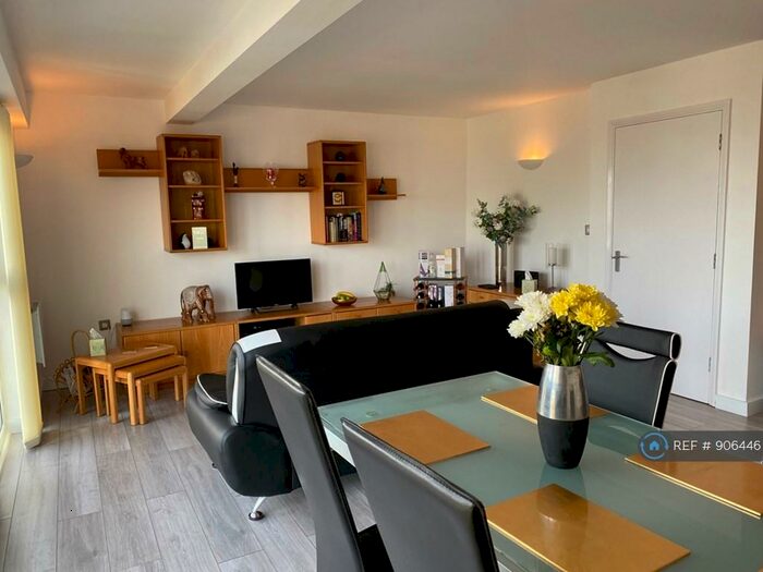 2 Bedroom Flat To Rent In The Vista Building, Woolwich, SE18