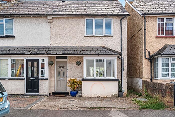3 Bedroom End Terrace House For Sale In Alexandra Road, Addlestone, Surrey, KT15