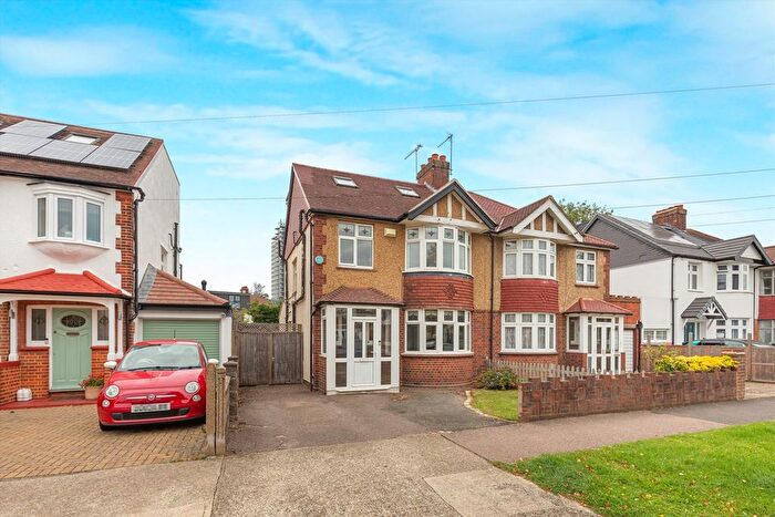 4 Bedroom Semi-detached House To Rent In Oakleigh Avenue, Surbiton, KT6