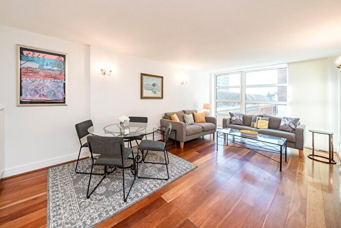 2 Bedroom Property To Rent In Buckingham Palace Road, London, SW1W