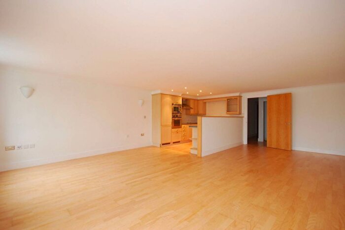 2 Bedroom Flat To Rent In Chiswick High Road, Chiswick, London, W4