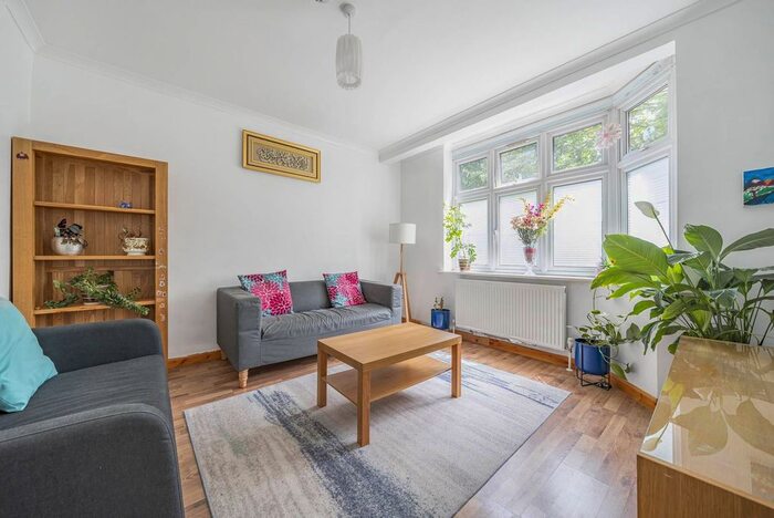 4 Bedroom Terraced House To Rent In Hall Road, Isleworth, TW7