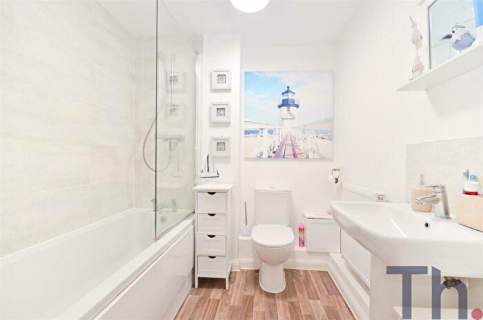 1 Bedroom Flat For Sale In East Cowes, Isle Of Wight, PO32