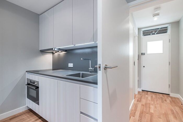 Studio To Rent In Russell Road, London, N13