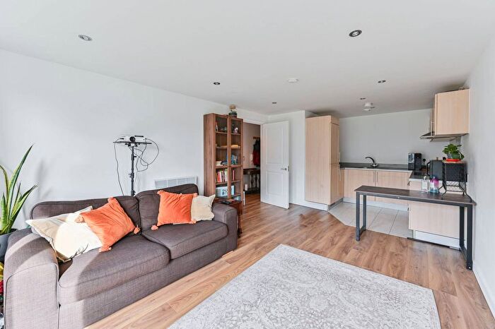 2 Bedroom Flat For Sale In Durnsford Road, Earlsfield, London, SW19