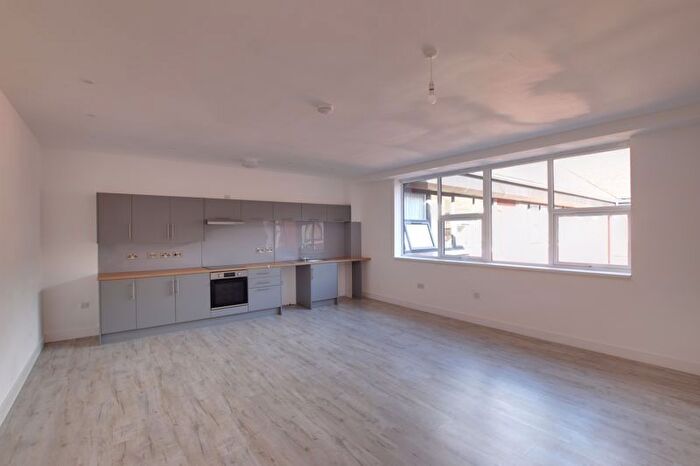 2 Bedroom Flat To Rent In Windsor Road, Trowbridge, BA14