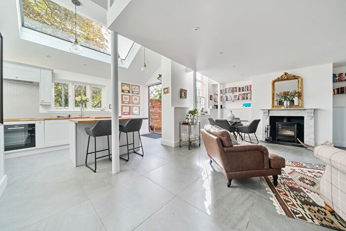 1 Bedroom Detached House To Rent In Paley Street, Maidenhead, SL6
