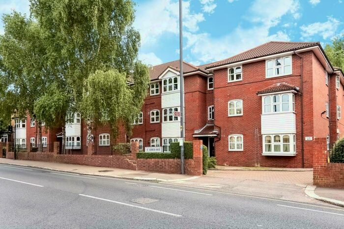 House To Rent In St Saviours Court, Harrow View, Harrow, HA1