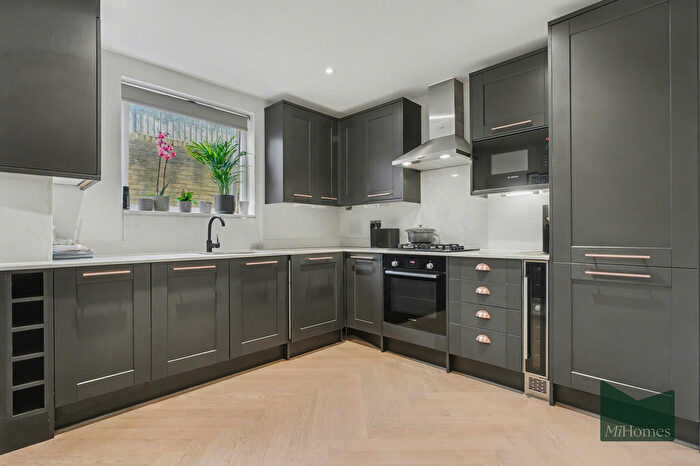 2 Bedroom Apartment For Sale In Gaudin Court, Elland Close, EN5