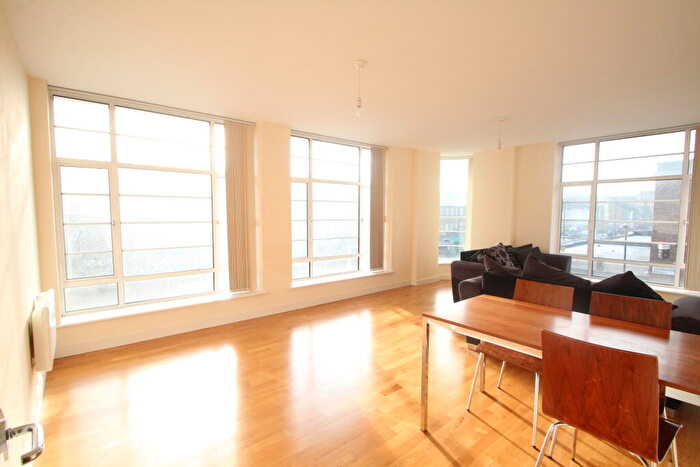 2 Bedroom Apartment To Rent In Axminster Road, Islington, London, N7
