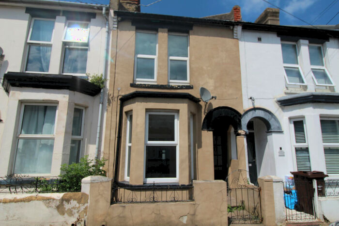 3 Bedroom Terraced House To Rent In Windsor Road, Gillingham, Kent, ME7