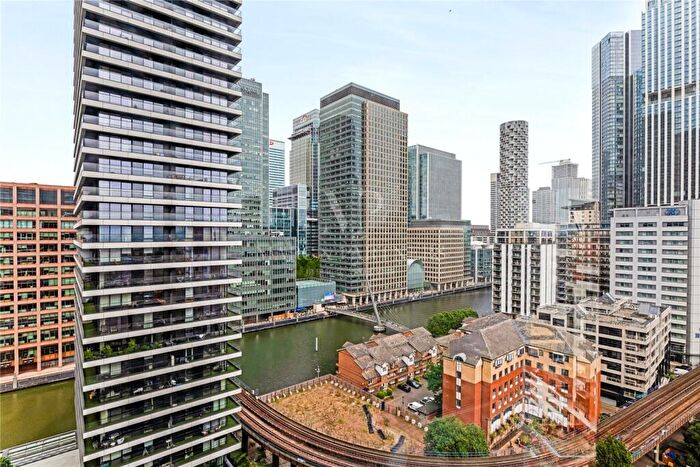 2 Bedroom Apartment To Rent In The Aspen, Marsh Wall, London, E14