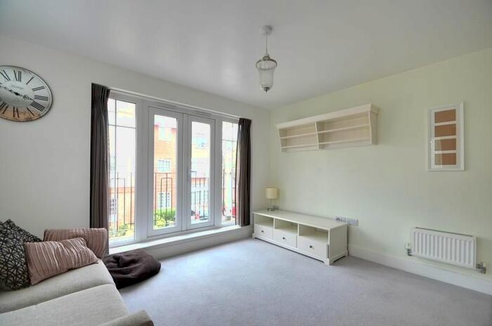 2 Bedroom Flat To Rent In Montrose Court, Wren Lane, Ruislip, HA4