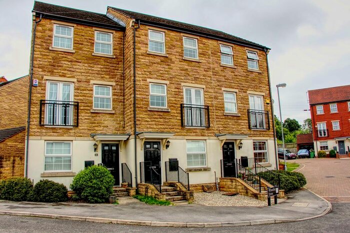 4 Bedroom Town House To Rent In Wheatley Drive, Woolley Grange, Barnsley, S75