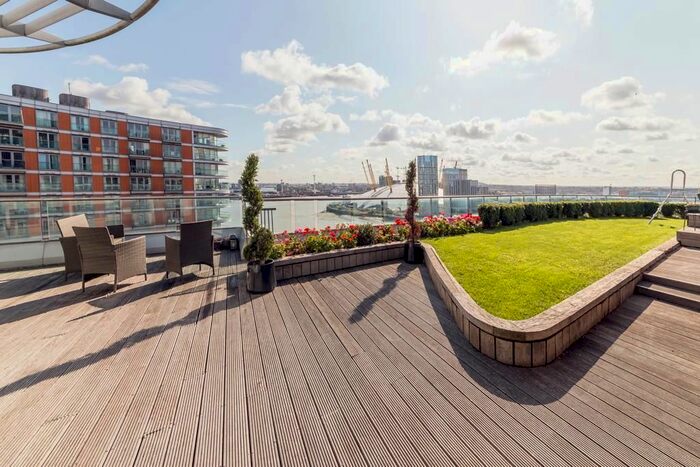 3 Bedroom Flat To Rent In New Providence Wharf, Fairmont Avenue, London, E14