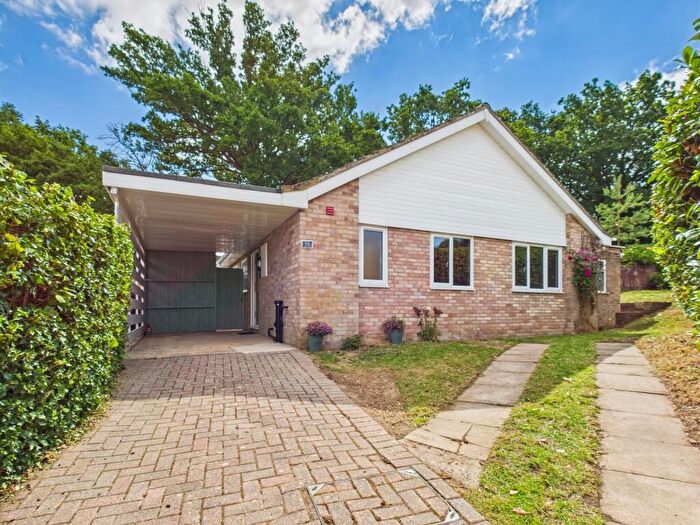 3 Bedroom Bungalow To Rent In Vine Tree Close, Hampshire, Tadley, RG26