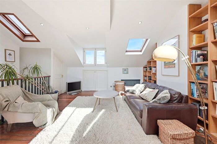 3 Bedroom Flat For Sale In Gloucester Terrace, London, W2