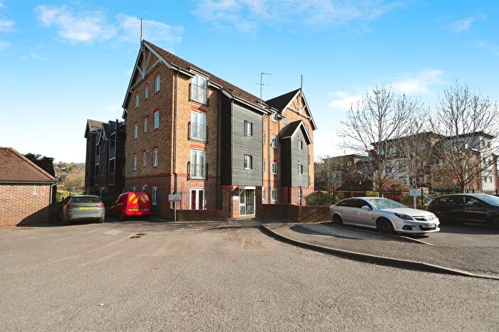 1 Bedroom Flat For Sale In Fryers Lane, High Wycombe, HP12
