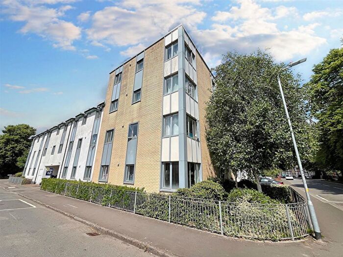 2 Bedroom Flat For Sale In Pottery Terrace, Newport, NP20