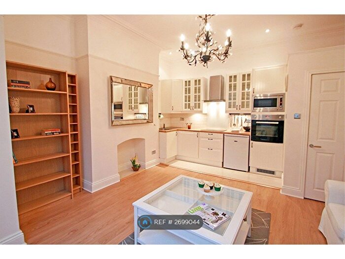 1 Bedroom Flat To Rent In Burton Road, Manchester, M20