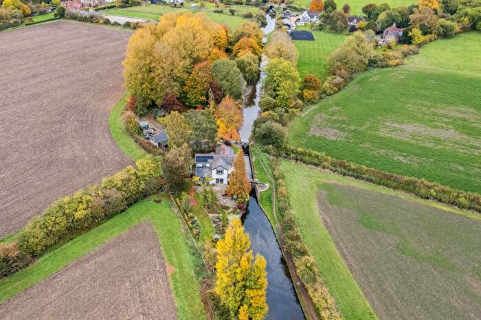 4 Bedroom Detached House For Sale In Long Marston Road, Marsworth, HP23