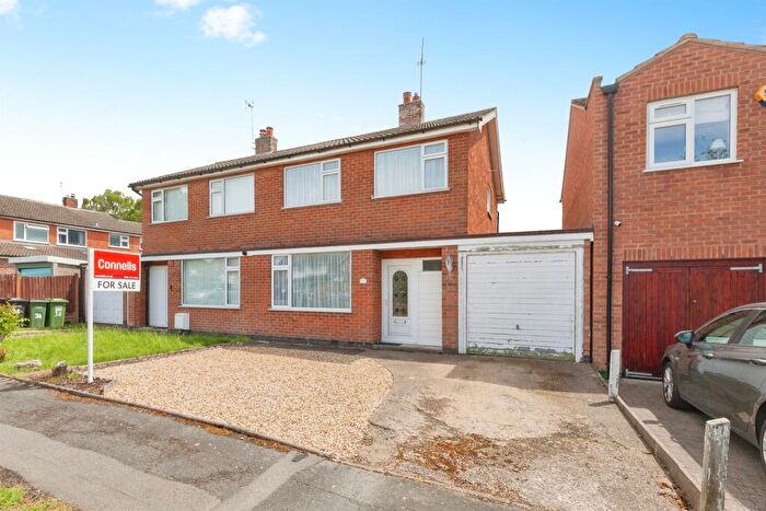 3 Bedroom Semi Detached House For Sale In Kew Drive, Oadby, Leicester, LE2