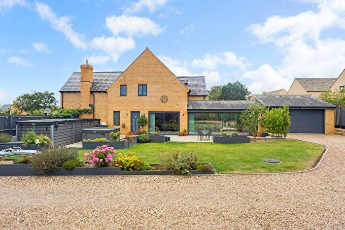 4 Bedroom Detached House For Sale In Stow Road, Toddington, Cheltenham, GL54