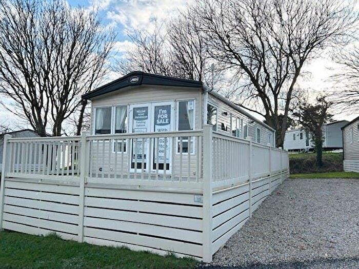 2 Bedroom Mobile/park Home For Sale In Crantock, Newquay, TR8
