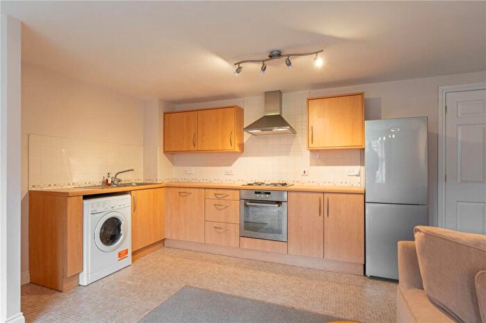 1 Bedroom Apartment To Rent In Romani Close, Warwick, Warwickshire, CV34