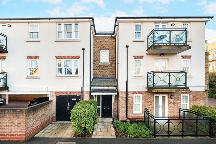 2 Bedroom Flat To Rent In Bader Way, Putney, SW15