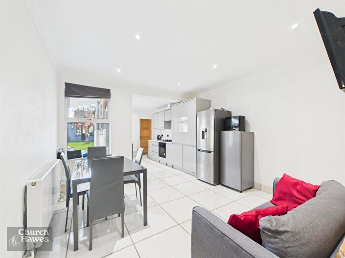 3 Bedroom Semi-Detached House For Sale In Crescent Road, Heybridge, CM9