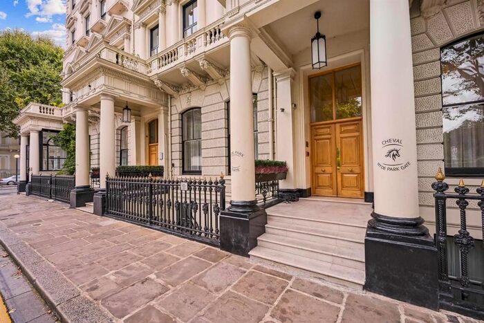 3 Bedroom Flat To Rent In Hyde Park Gate, SW7