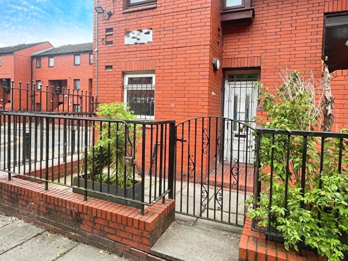 1 Bedroom Apartment For Sale In Martlesham Walk, Manchester, Greater Manchester, M4