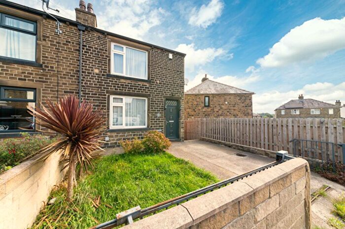 2 Bedroom Semi Detached House For Sale In Longfield Avenue, Huddersfield, HD5