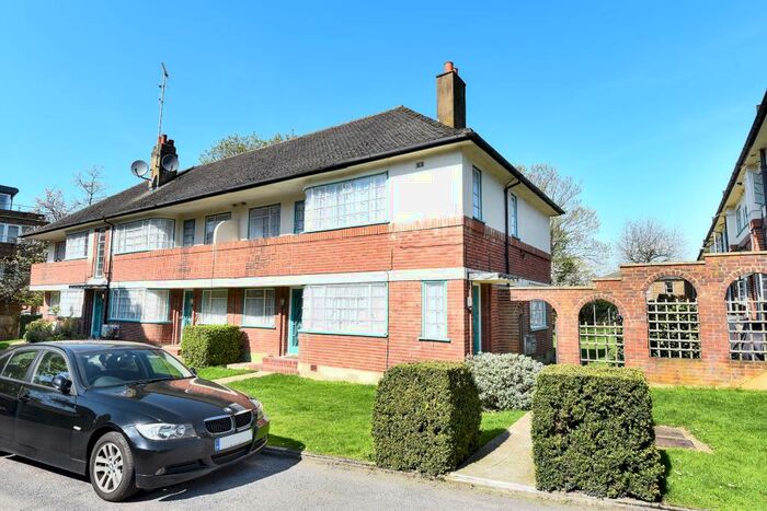 2 Bedroom Apartment To Rent In Glenhill Close, Finchley, N3